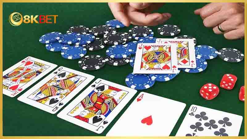 Các hành động trên bàn game bài 8kbet